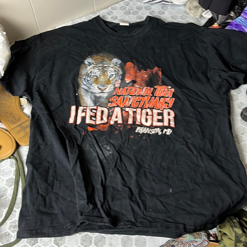Gildan XL Black Short Sleeve Graphic National Tiger Sanctuary T Shirt